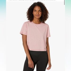 THE NORTH FACE  EA Dawndream Relaxed Short Sleeve in Slate Rose Heather